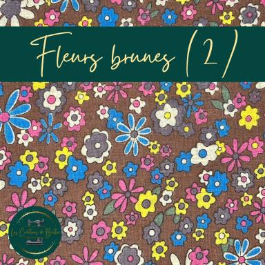 Motif floral coloré sur fond marron avec des fleurs variées.